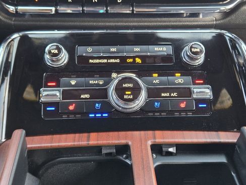 Used 2023 Lincoln Navigator Reserve image 23