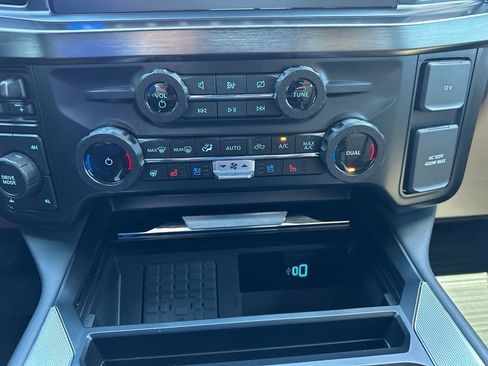 Used 2024 Ford F250 Lariat w/ Sport Appearance Package AWD/4WD image 4