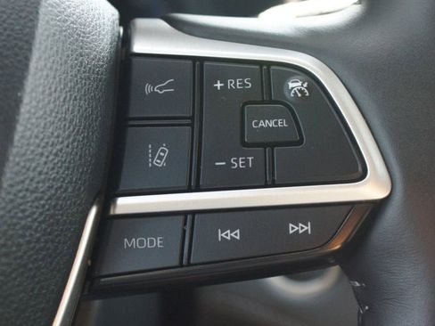 Used 2024 Toyota Highlander Platinum image 11