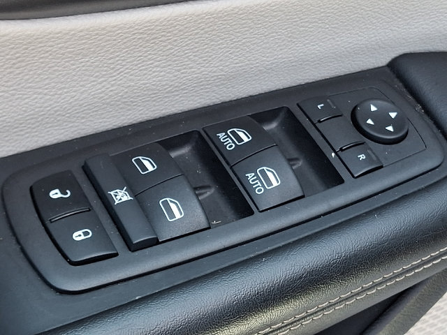 Used 2024 Chrysler Pacifica Touring-L FWD image 27