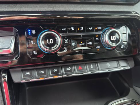 Used 2024 GMC Sierra 1500 AT4 w/ Technology Package image 17