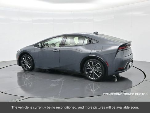 Used 2025 Toyota Prius XLE image 9