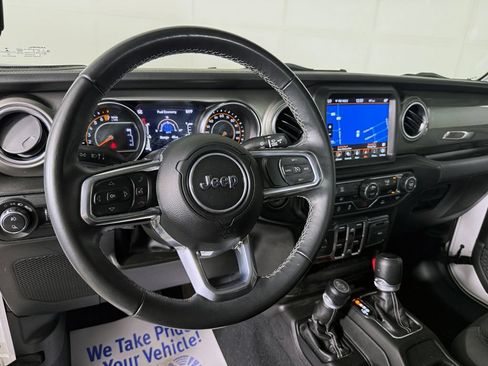 Used 2022 Jeep Gladiator Overland AWD/4WD image 19