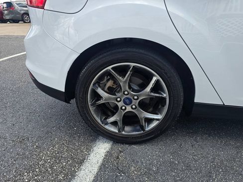 Used 2014 Ford Focus SE w/ Equipment Group 201A FWD image 12