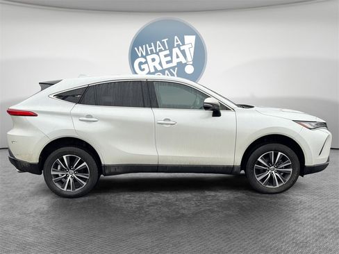 Used 2023 Toyota Venza LE image 10