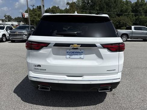 Used 2023 Chevrolet Traverse Premier FWD image 4