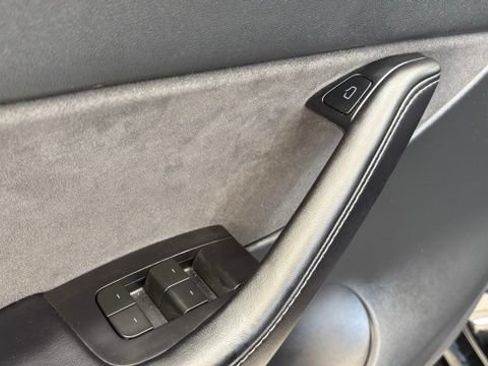 Used 2022 Tesla Model Y Performance AWD/4WD image 17