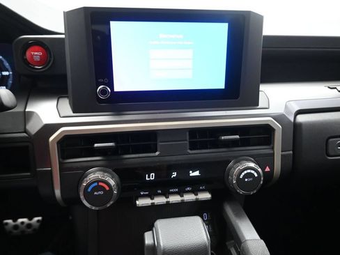 Used 2025 Toyota Tacoma TRD Sport AWD/4WD image 9