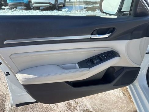 Used 2019 Nissan Altima 2.5 SV FWD image 18