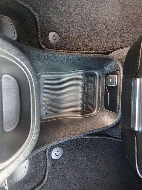 Used 2025 Chrysler Pacifica Select FWD image 40