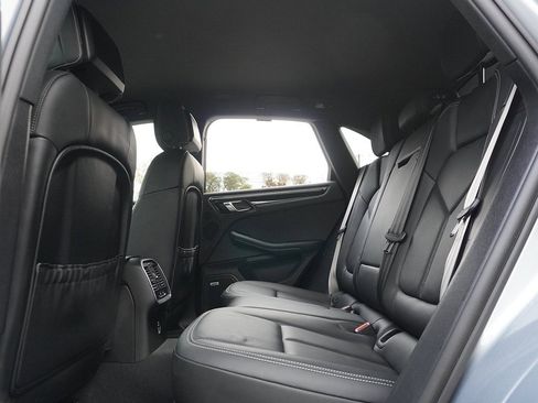 Used 2022 Porsche Macan image 37