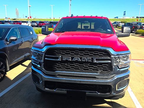 Used 2024 RAM 2500 Tradesman w/ Chrome Appearance Group AWD/4WD image 4