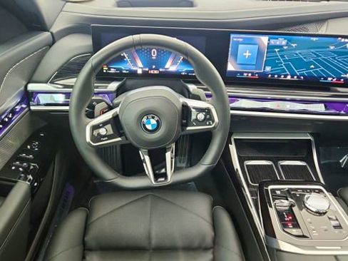 Used 2025 BMW 740i image 39