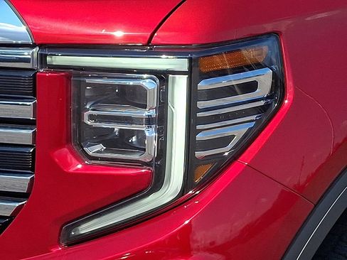 Used 2023 GMC Sierra 1500 SLT w/ SLT Premium Package AWD/4WD image 9