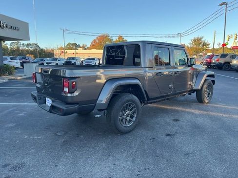 New 2026 Jeep Gladiator Sport AWD/4WD image 3