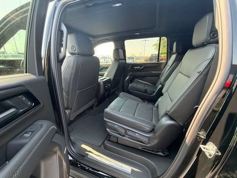 Used 2026 GMC Yukon XL Denali w/ Sun & Power Step Package AWD/4WD image 9