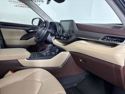 Used 2020 Toyota Highlander XLE image 33
