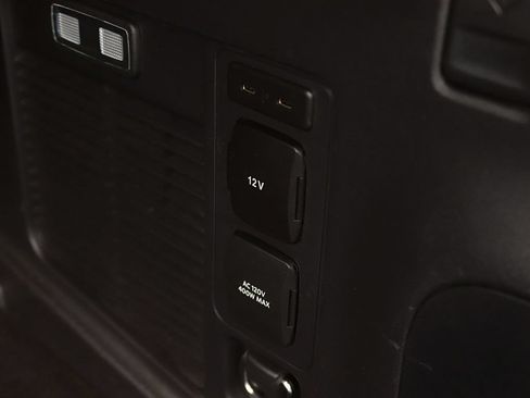 Used 2025 Ford Expedition Active RWD image 18