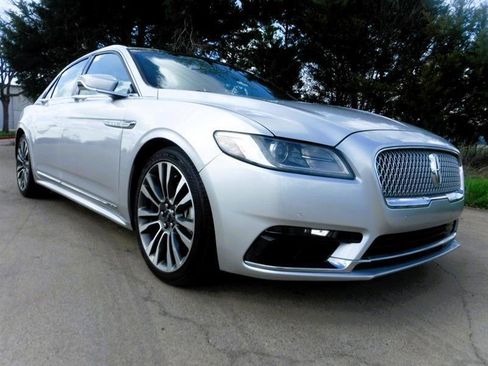 Used 2017 Lincoln Continental Select w/ Climate Package image 3