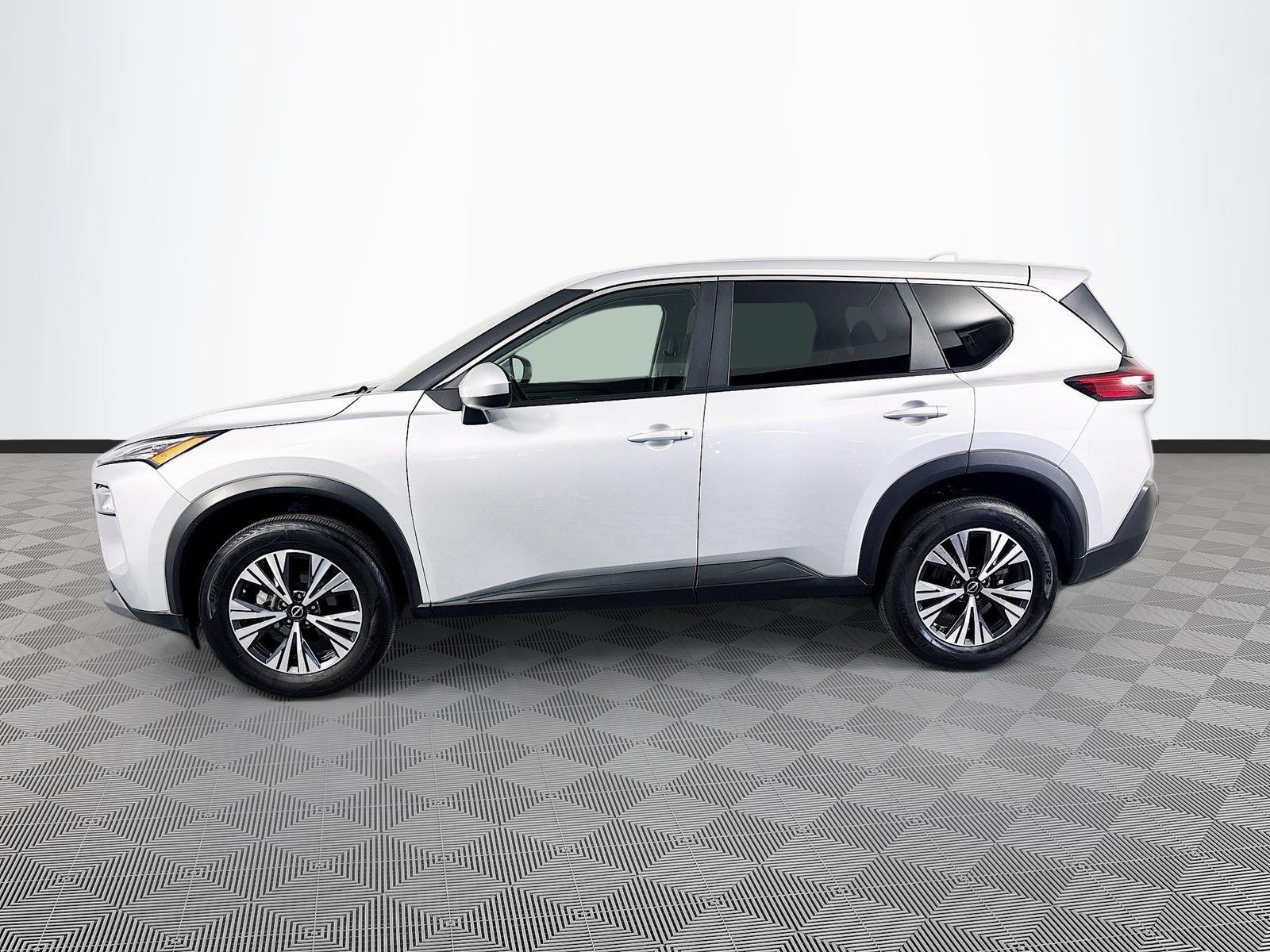 Used 2023 Nissan Rogue SV AWD/4WD image 4