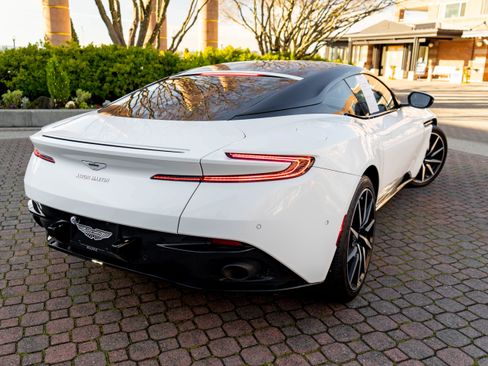 Used 2019 Aston Martin DB11 Coupe image 36