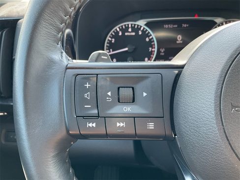 Used 2024 Nissan Pathfinder SV image 19