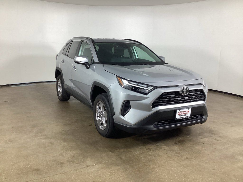 Used 2025 Toyota RAV4 XLE AWD/4WD image 3