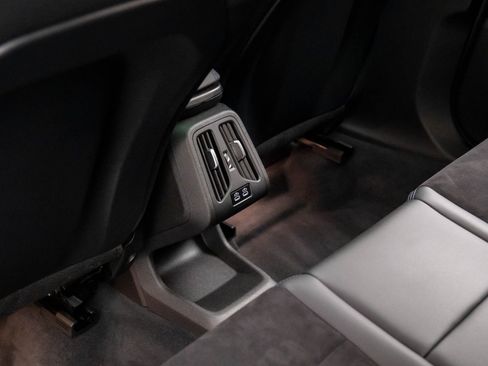 Certified 2025 BMW X2 xDrive28i w/ M Sport Package image 19