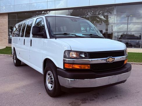 Used 2025 Chevrolet Express 3500 LT w/ LT Preferred Equipment Group image 3