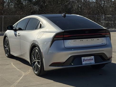 Used 2024 Toyota Prius Limited image 4