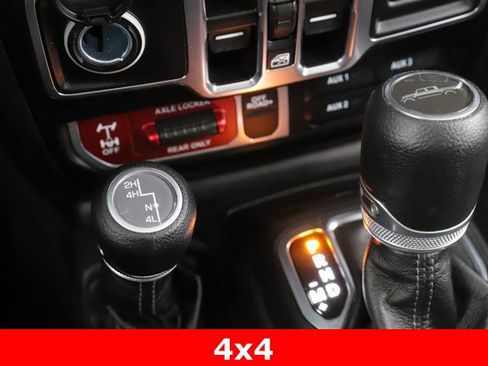 Used 2024 Jeep Gladiator Willys image 25