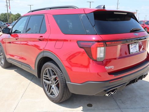 Used 2025 Ford Explorer ST AWD/4WD image 7