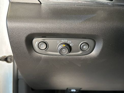 Used 2021 Chevrolet Traverse LT AWD/4WD image 18
