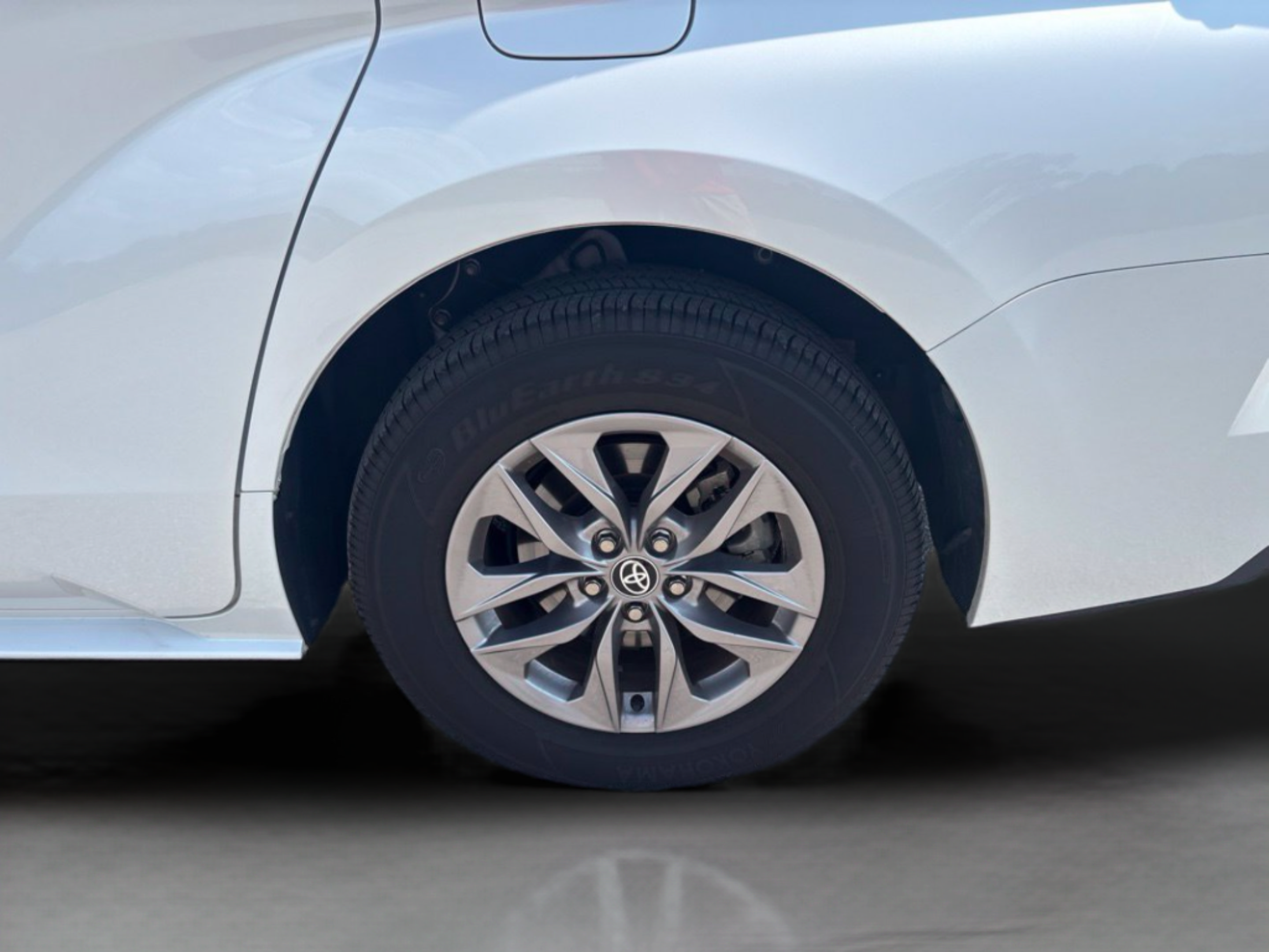 Certified 2026 Toyota Sienna XLE FWD image 33
