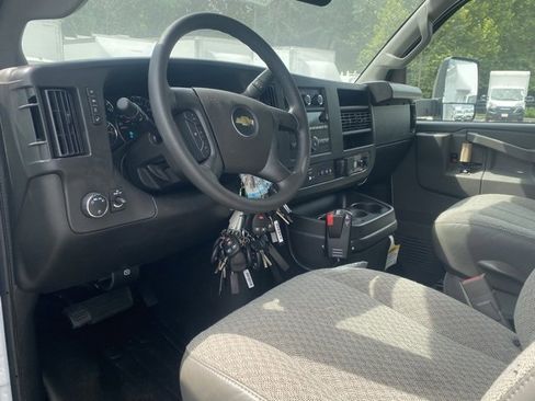 New 2025 Chevrolet Express 4500 4500 Series w/ Power Convenience Package image 33