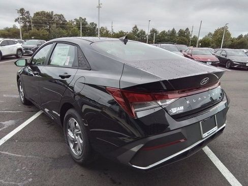 Certified 2025 Hyundai Elantra SE image 5