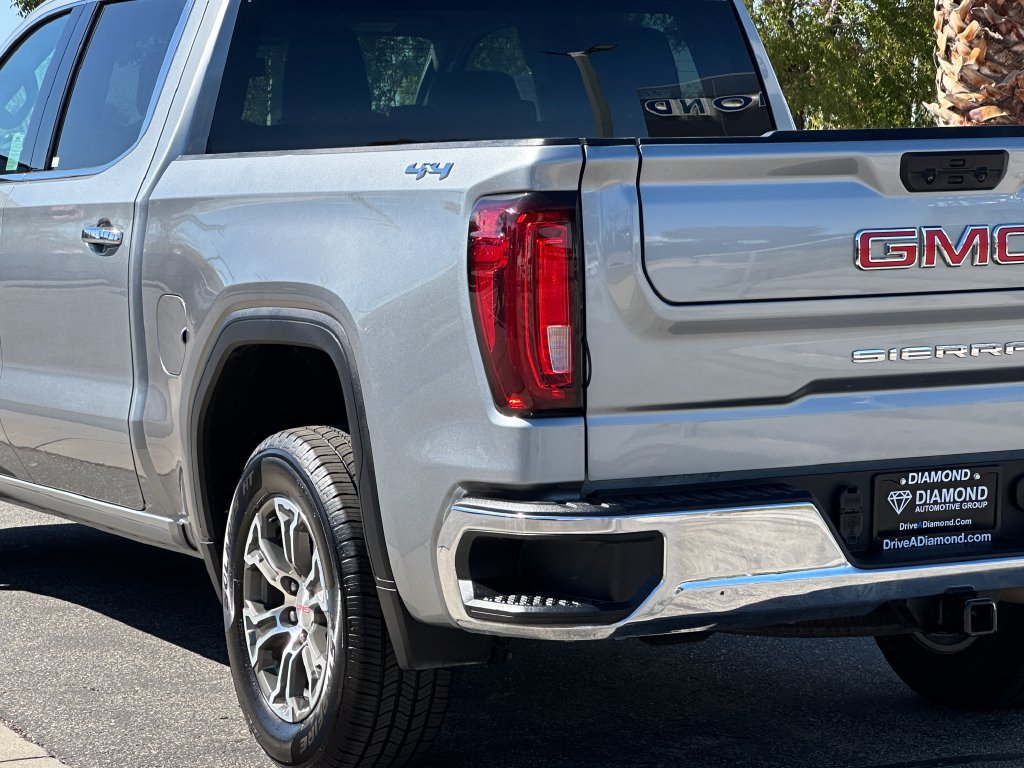 Used 2025 GMC Sierra 1500 SLT AWD/4WD image 5