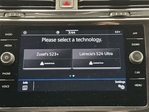 Certified 2024 Volkswagen Tiguan SE image 12