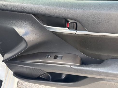 Used 2022 Toyota Camry SE image 14