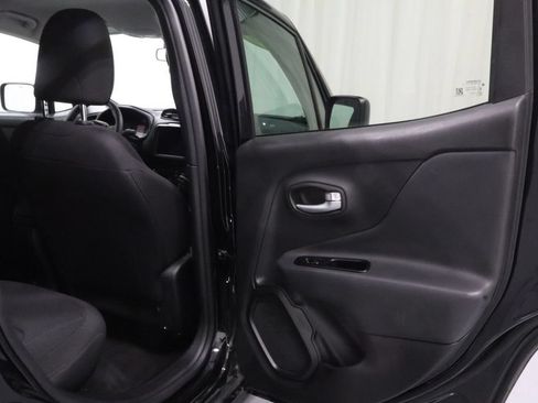 Certified 2023 Jeep Renegade Latitude AWD/4WD image 17