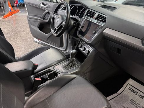 Used 2018 Volkswagen Tiguan SE w/ Panoramic Sunroof Package FWD image 14