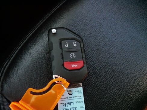 Used 2020 Jeep Wrangler Unlimited Sahara AWD/4WD image 30