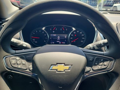 Used 2024 Chevrolet Equinox LT FWD image 18