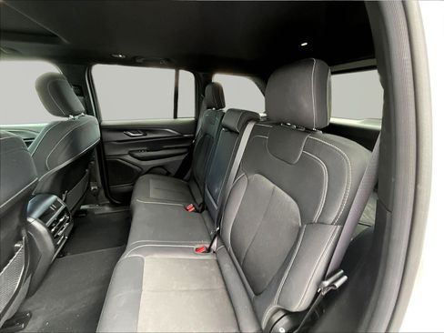 Used 2024 Jeep Grand Cherokee Laredo X w/ Luxury Tech Group I AWD/4WD image 22