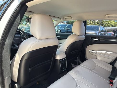 Used 2018 Chrysler 300 Touring L RWD image 26