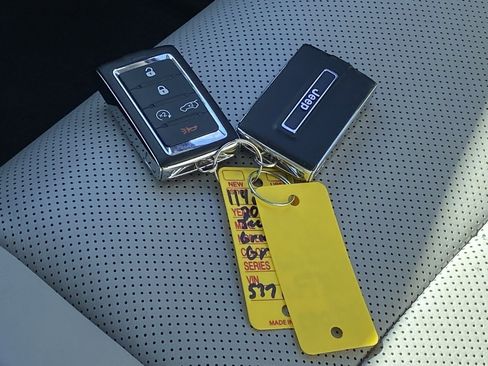 Used 2022 Jeep Grand Cherokee L Overland w/ Luxury Tech Group IV image 10