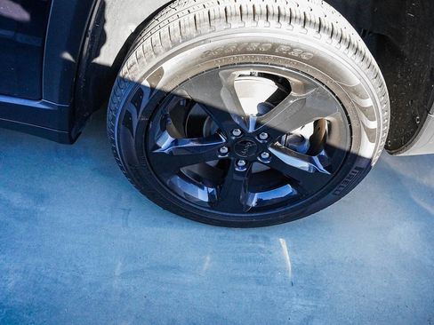 Used 2023 Jeep Grand Cherokee L Limited w/ Black Appearance Package image 6