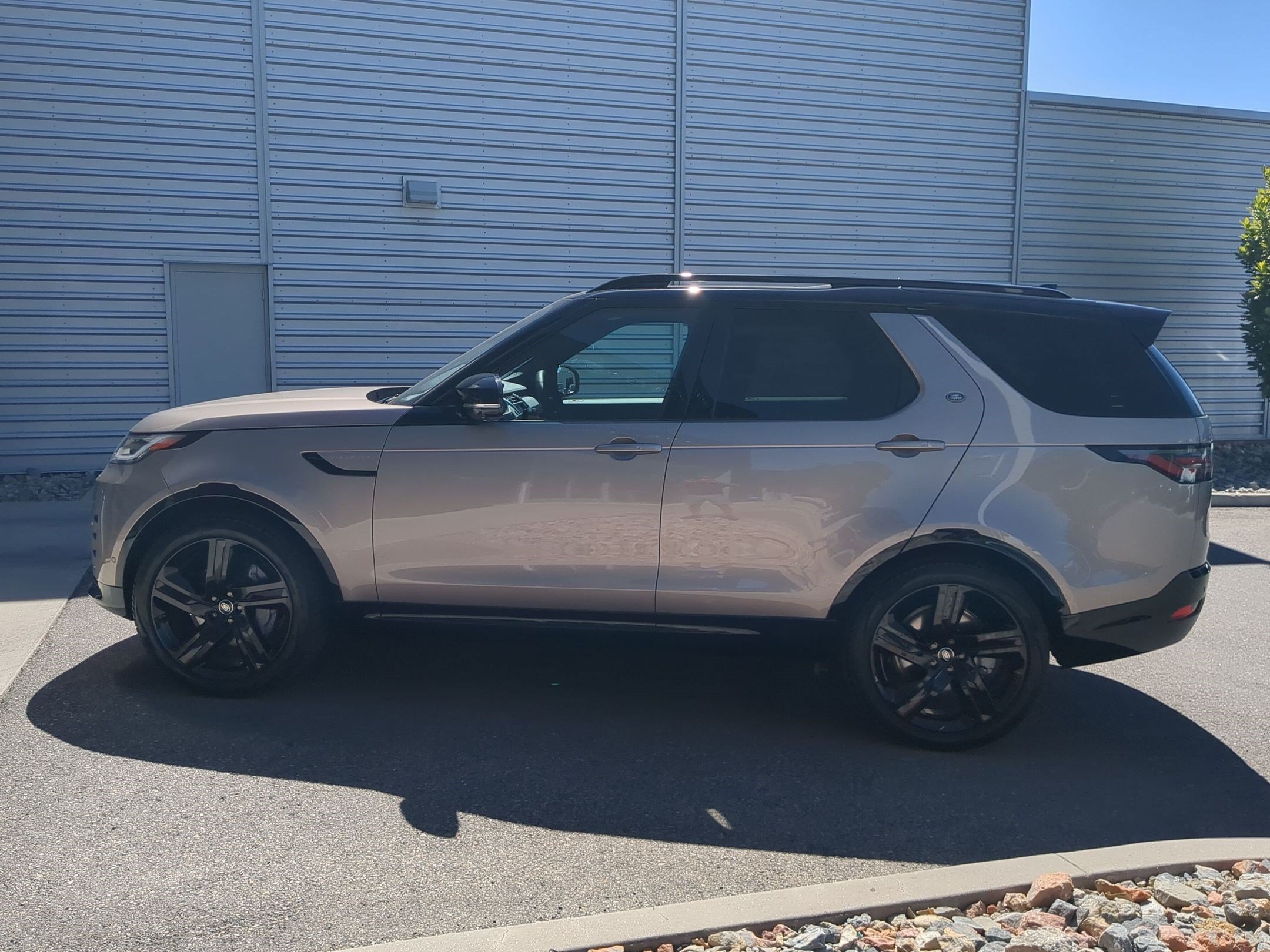 Used 2026 Land Rover Discovery Dynamic SE AWD/4WD image 11