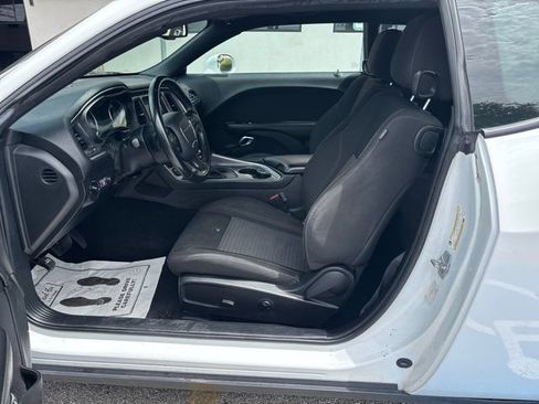 Used 2021 Dodge Challenger SXT w/ Driver Convenience Group RWD image 14