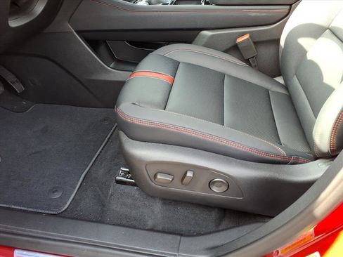 New 2026 Chevrolet Traverse RS image 8